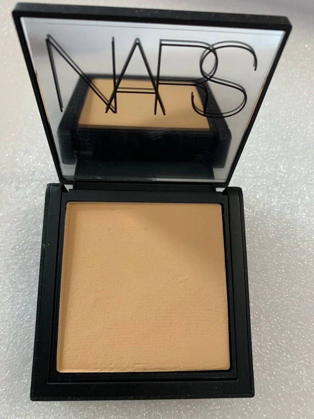 NARS All Day Luminous Powder Foundation Light 6 LAPONIE (SPF 24